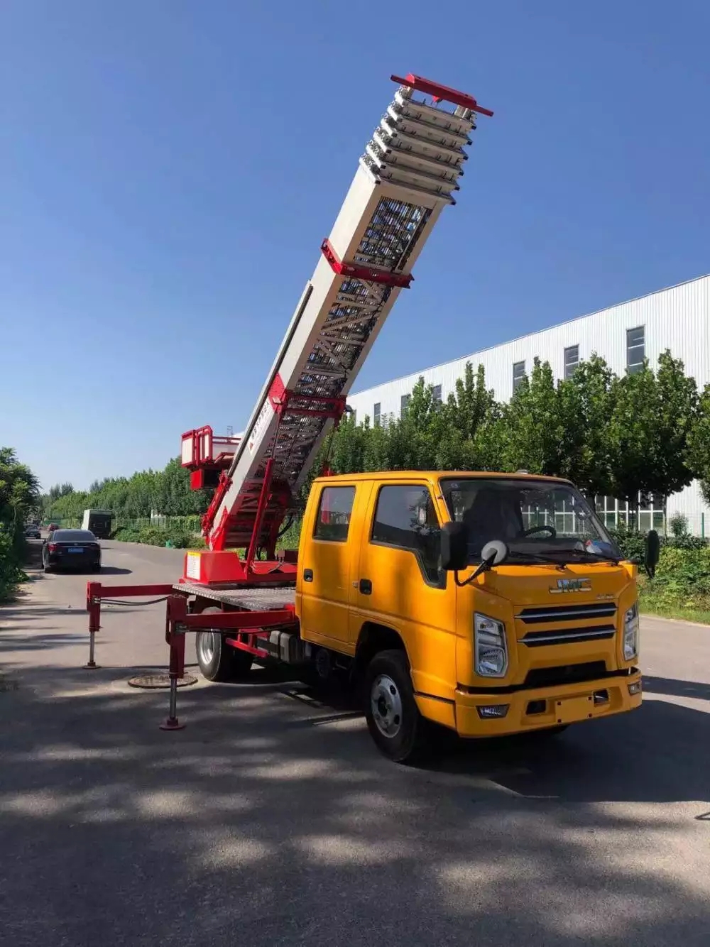 梁子湖附近的云梯车出租服务：轻松解决高空作业需求